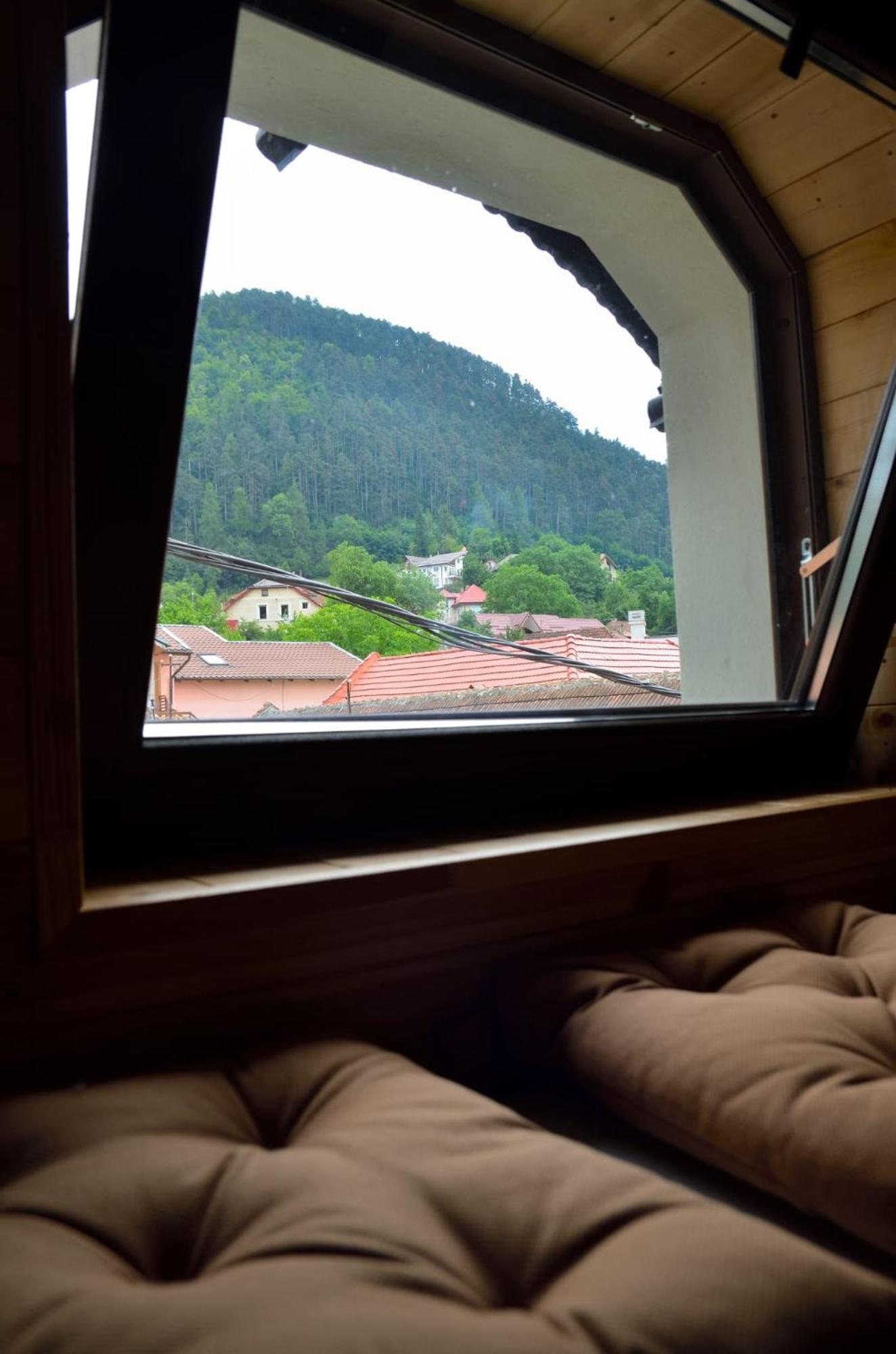 Casa Chiper - Attic Apartment With View Braszów Zewnętrze zdjęcie
